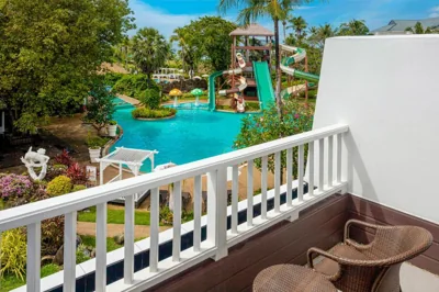 Deluxe Terrace con vista piscina — Thavorn Palm Beach Resort Phuket